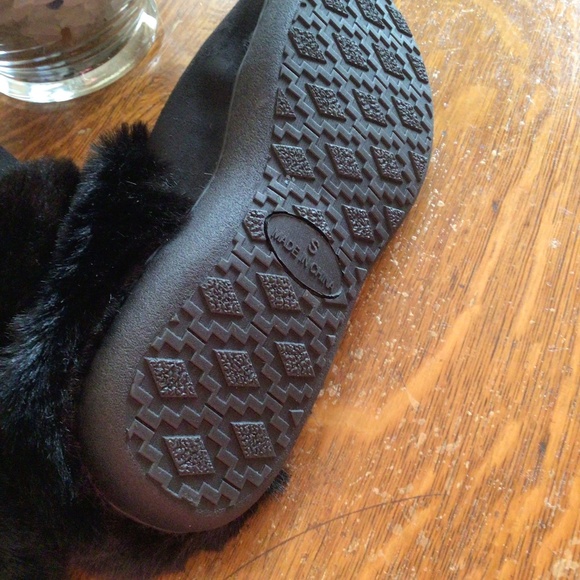 Womens Black Nordstrom Rack Faux Fur Trim Slipper Anti Skid sz small NWT - Picture 5 of 9